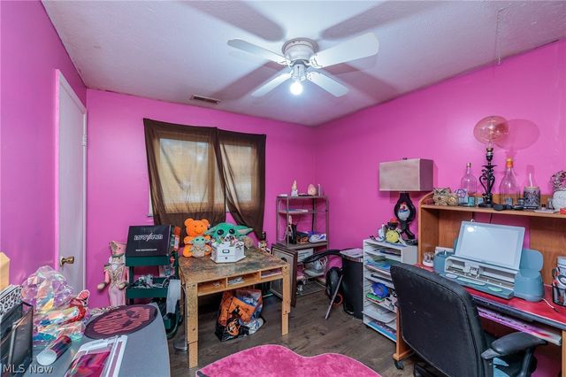 5142 E Berkshire Drive E, North Olmsted, OH 44070