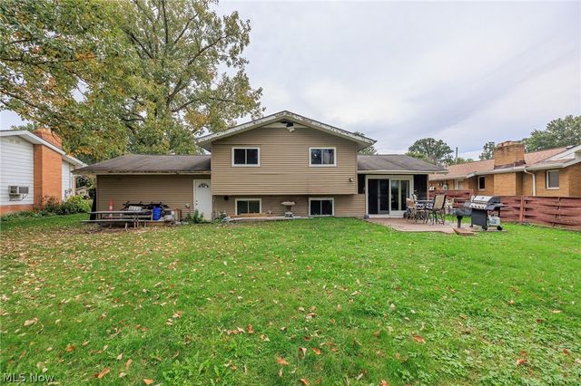 5142 E Berkshire Drive E, North Olmsted, OH 44070
