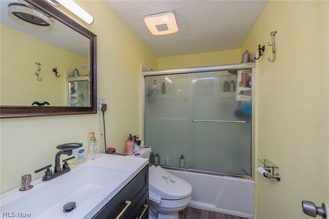 5142 E Berkshire Drive E, North Olmsted, OH 44070