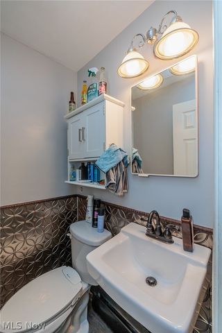 5142 E Berkshire Drive E, North Olmsted, OH 44070