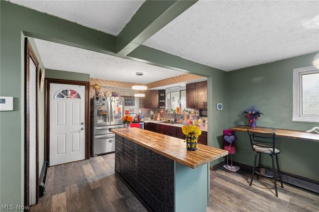 5142 E Berkshire Drive E, North Olmsted, OH 44070
