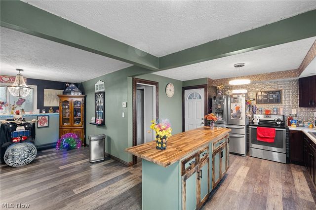 5142 E Berkshire Drive E, North Olmsted, OH 44070