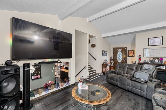 5142 E Berkshire Drive E, North Olmsted, OH 44070