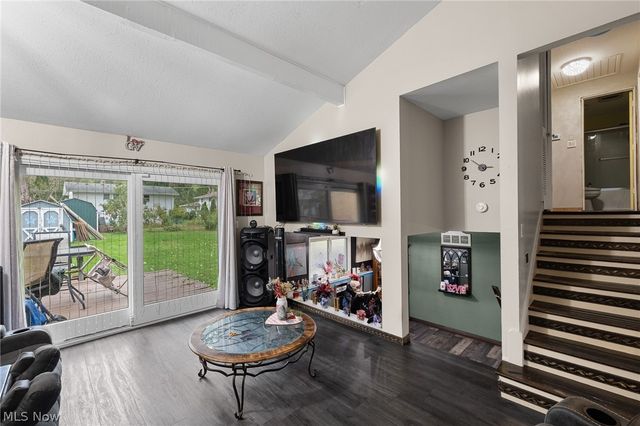 5142 E Berkshire Drive E, North Olmsted, OH 44070