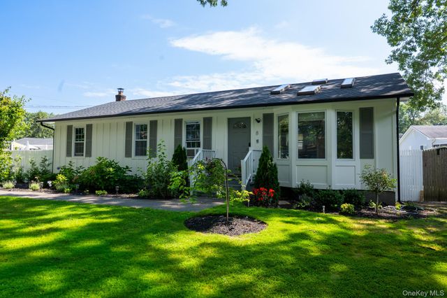 8 Silver Road, Mastic Beach, NY 11951
