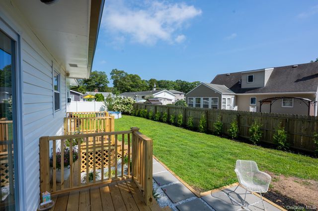 8 Silver Road, Mastic Beach, NY 11951