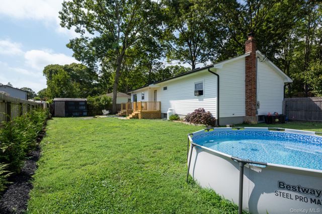 8 Silver Road, Mastic Beach, NY 11951