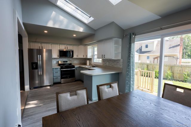 8 Silver Road, Mastic Beach, NY 11951
