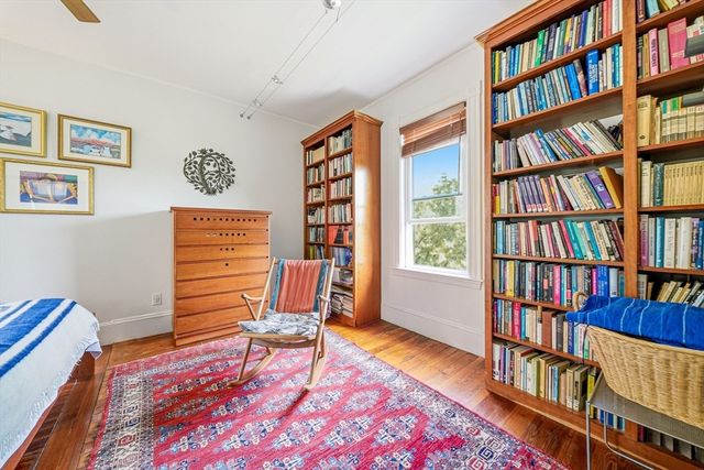 113 Antrim St 3, Cambridge, MA 02139
