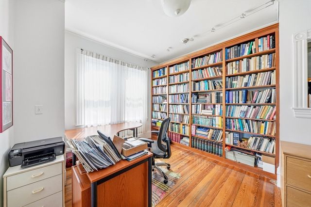 113 Antrim St 3, Cambridge, MA 02139