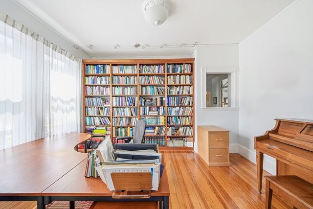 113 Antrim St 3, Cambridge, MA 02139