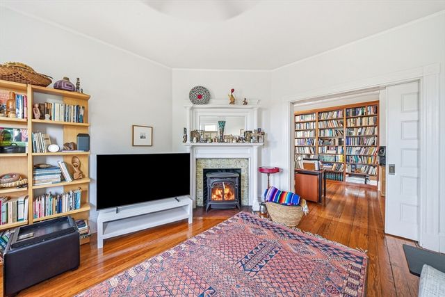 113 Antrim St 3, Cambridge, MA 02139