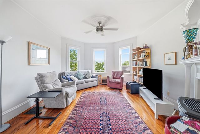 113 Antrim St 3, Cambridge, MA 02139