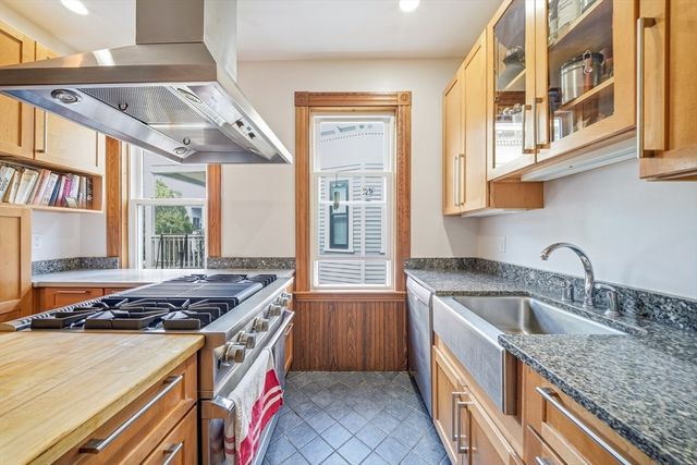 113 Antrim St 3, Cambridge, MA 02139