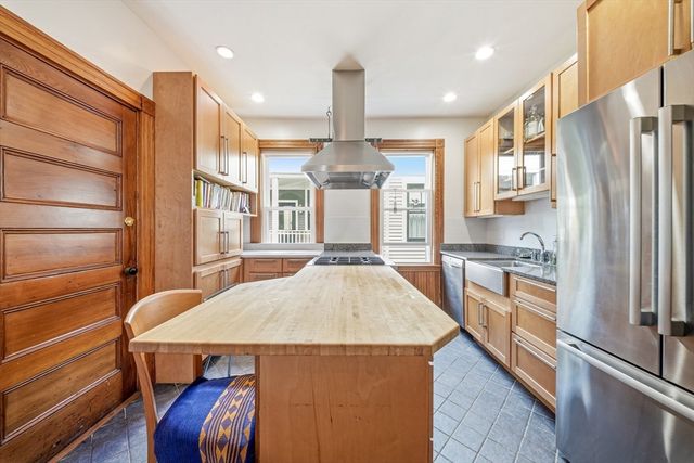 113 Antrim St 3, Cambridge, MA 02139