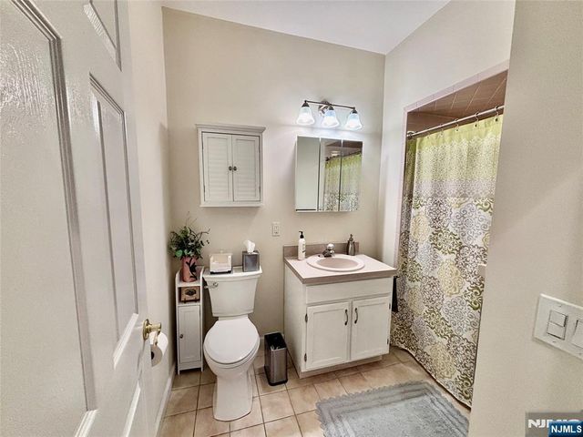 5302 Richmond Road, West Milford, NJ 07480