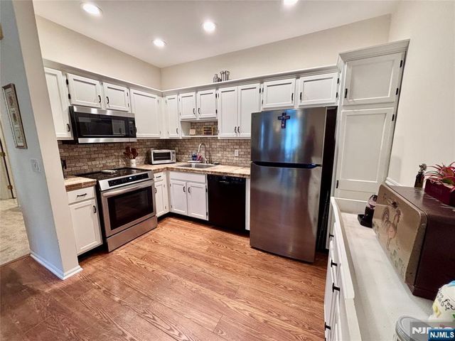 5302 Richmond Road, West Milford, NJ 07480