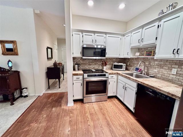 5302 Richmond Road, West Milford, NJ 07480