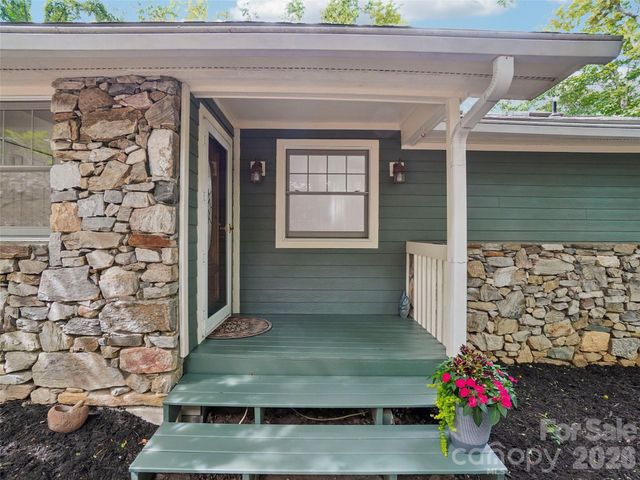 10 Chestnut Top Circle, Mills River, NC 28759