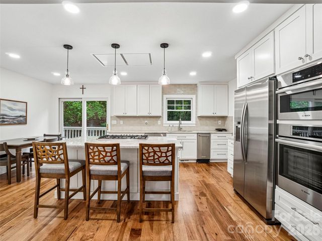 10 Chestnut Top Circle, Mills River, NC 28759