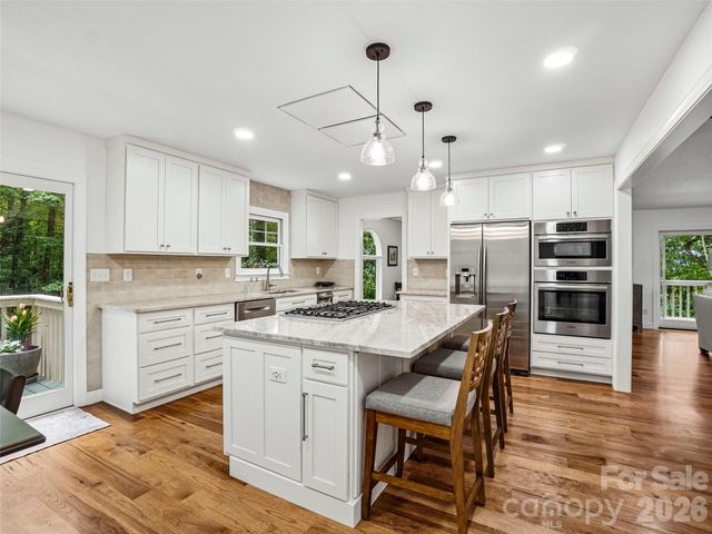 10 Chestnut Top Circle, Mills River, NC 28759