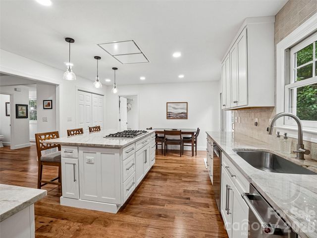10 Chestnut Top Circle, Mills River, NC 28759