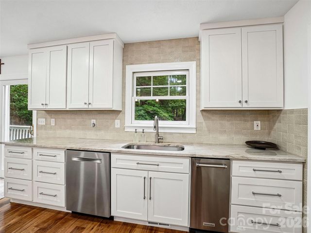 10 Chestnut Top Circle, Mills River, NC 28759