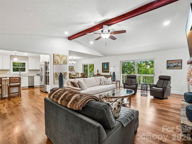 10 Chestnut Top Circle, Mills River, NC 28759