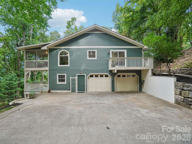 10 Chestnut Top Circle, Mills River, NC 28759