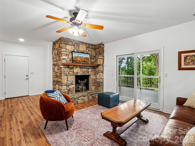 10 Chestnut Top Circle, Mills River, NC 28759