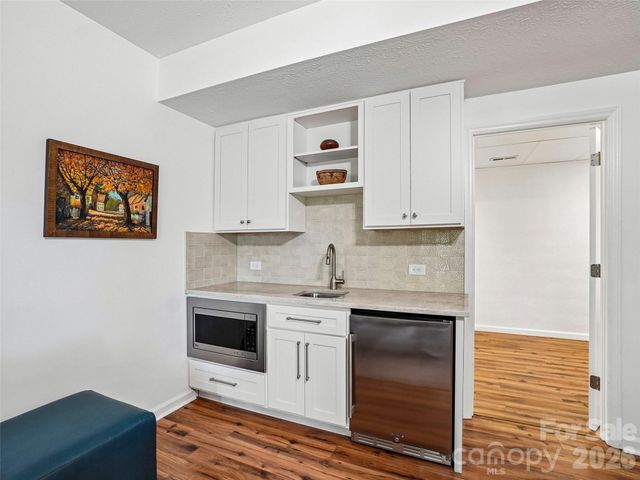10 Chestnut Top Circle, Mills River, NC 28759