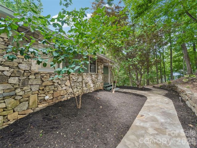 10 Chestnut Top Circle, Mills River, NC 28759