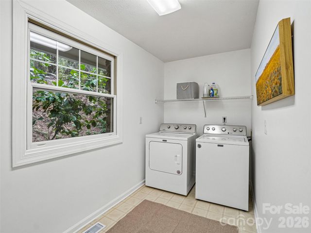 10 Chestnut Top Circle, Mills River, NC 28759