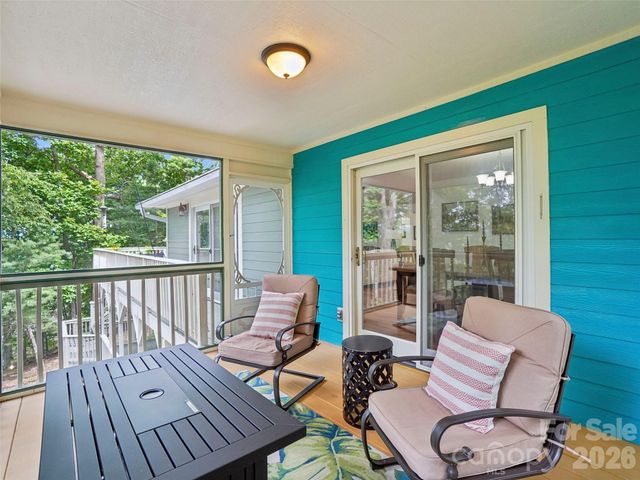 10 Chestnut Top Circle, Mills River, NC 28759