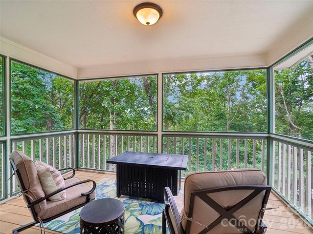 10 Chestnut Top Circle, Mills River, NC 28759