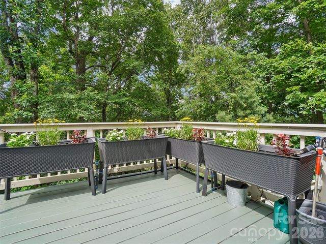 10 Chestnut Top Circle, Mills River, NC 28759
