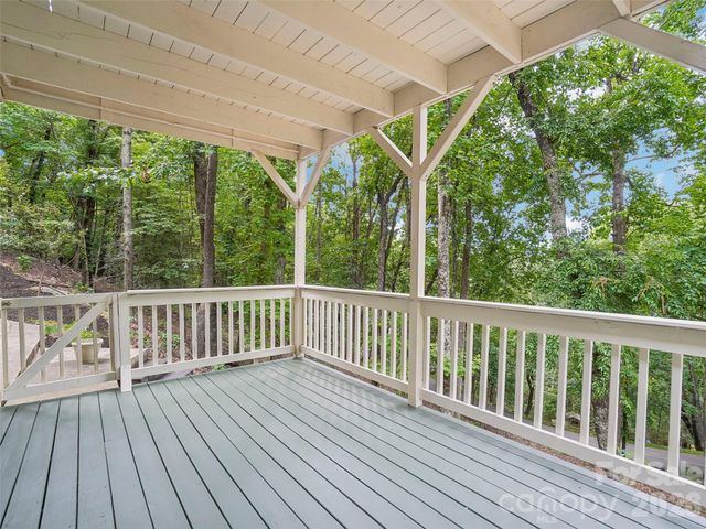 10 Chestnut Top Circle, Mills River, NC 28759