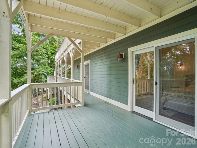 10 Chestnut Top Circle, Mills River, NC 28759