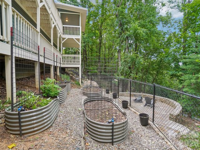 10 Chestnut Top Circle, Mills River, NC 28759