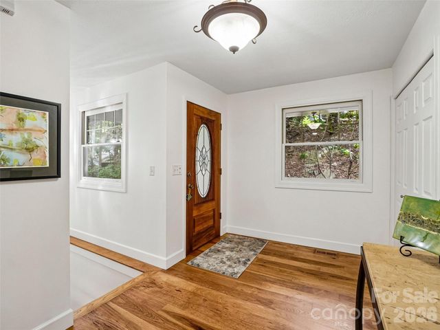 10 Chestnut Top Circle, Mills River, NC 28759