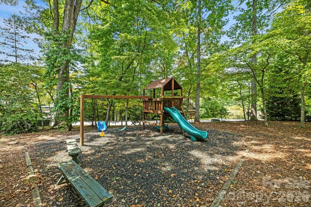 10 Chestnut Top Circle, Mills River, NC 28759