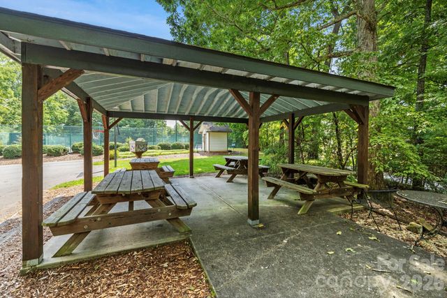 10 Chestnut Top Circle, Mills River, NC 28759