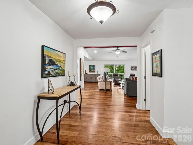 10 Chestnut Top Circle, Mills River, NC 28759