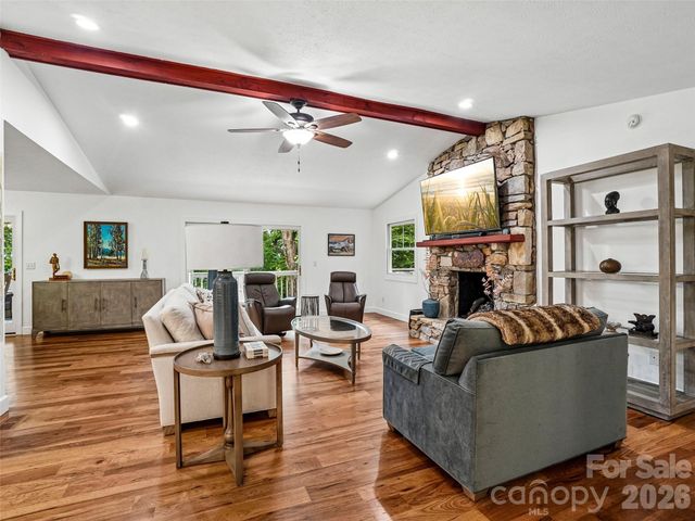 10 Chestnut Top Circle, Mills River, NC 28759