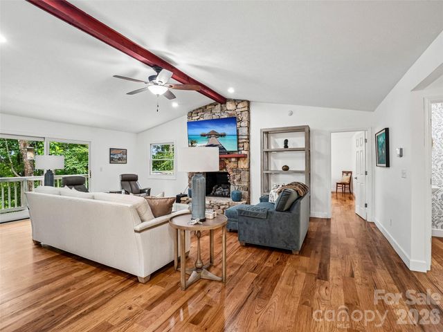 10 Chestnut Top Circle, Mills River, NC 28759