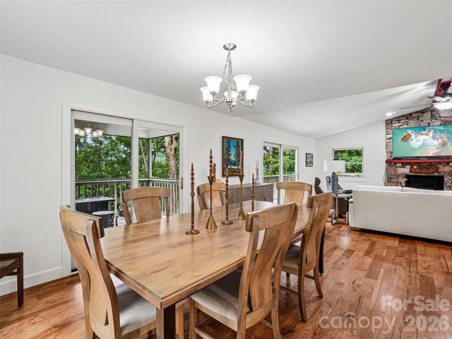 10 Chestnut Top Circle, Mills River, NC 28759