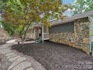 10 Chestnut Top Circle, Mills River, NC 28759