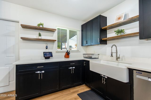 1535 W ROVEY Avenue, Phoenix, AZ 85015