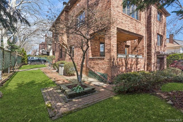 17203 35th Avenue, Flushing, NY 11358