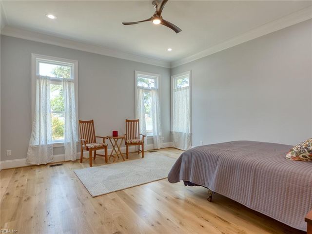 7877 Berkeley DR, Gloucester Point, VA 23062
